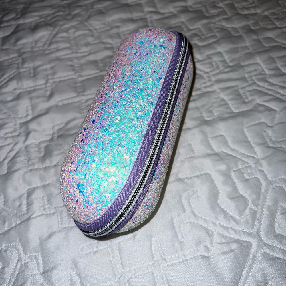 Clinique pouch - case